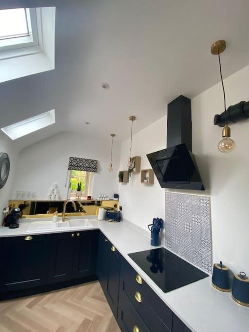 Rosedale A Charming Detached 4 Bedroom Cottage. 布里克瑟姆 外观 照片