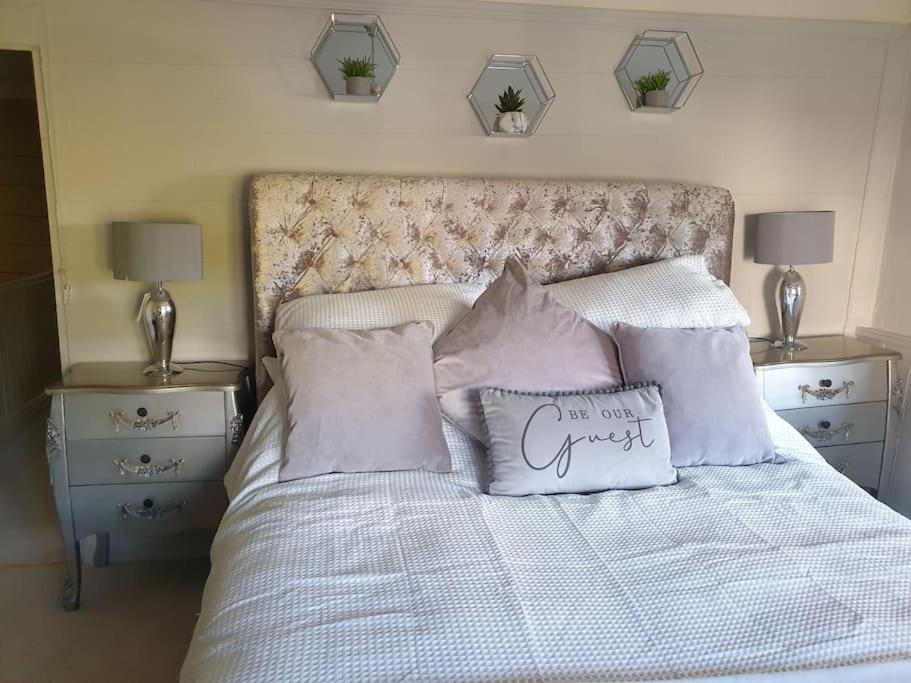 Rosedale A Charming Detached 4 Bedroom Cottage. 布里克瑟姆 外观 照片
