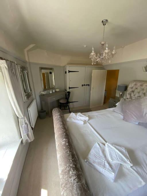 Rosedale A Charming Detached 4 Bedroom Cottage. 布里克瑟姆 外观 照片