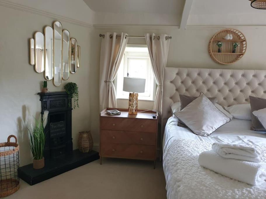 Rosedale A Charming Detached 4 Bedroom Cottage. 布里克瑟姆 外观 照片